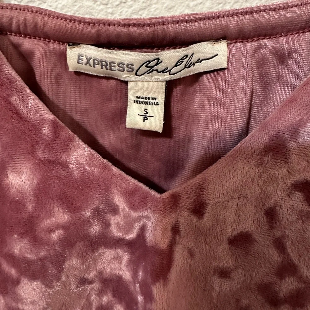 EUC EXPRESS ONE ELEVEN Crushed Velvet Mauve V-Neck Tank Top - Picture 4 of 6